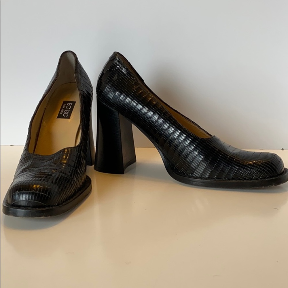 Vintage BCBGMaxAzria Black Chunky Heels (Size 8)
